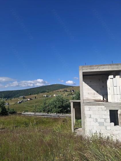 Casă cu Teren 1300 Mp în Măguri