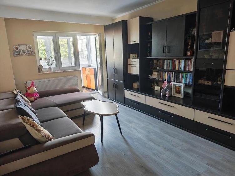 Apartament cu 3 camere decomandat în Central