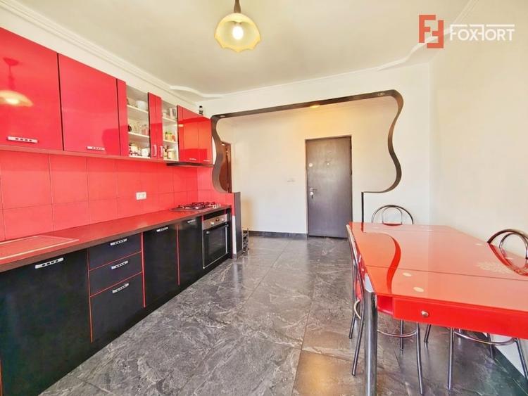 Apartament cu 3 camere semidecomandat, mobilat în Girocului