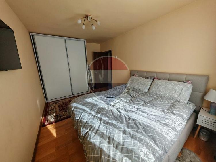Apartament cu 3 camere decomandat, mobilat în Central