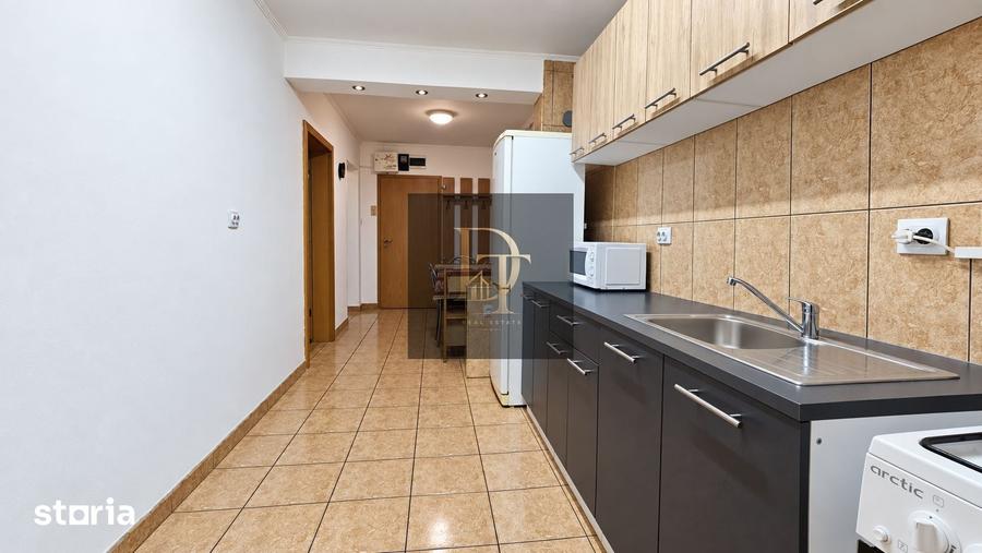 Apartament cu 3 camere decomandat în Tractorul