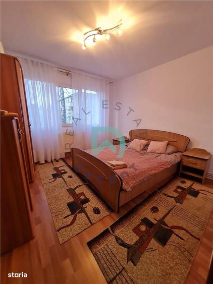 Apartament cu 3 camere semidecomandat în Centrul Istoric
