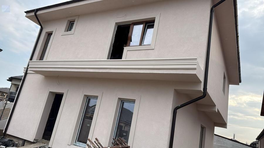 Casă individuală cu 5 camere cu Canalizare în Est