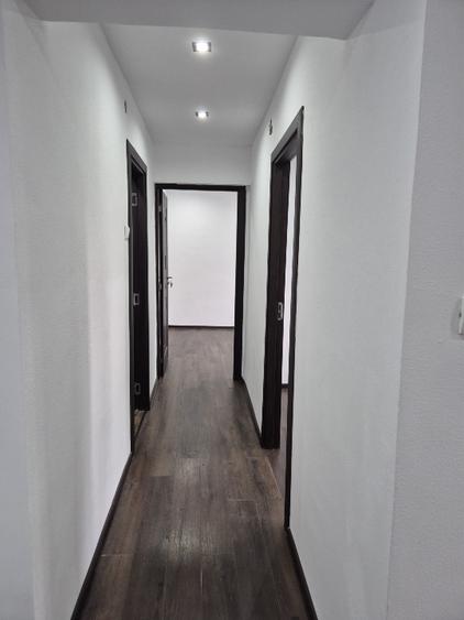 Apartament cu 3 camere decomandat în Micro 4