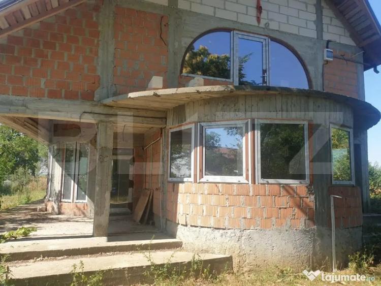 Casă cu 7 camere cu Teren 1000 Mp în Central