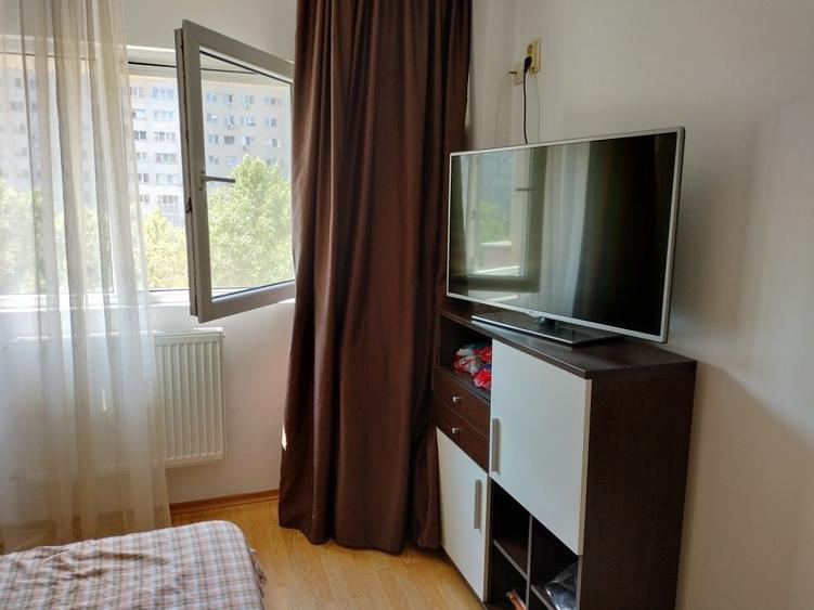 Apartament cu 3 camere semidecomandat în Titan