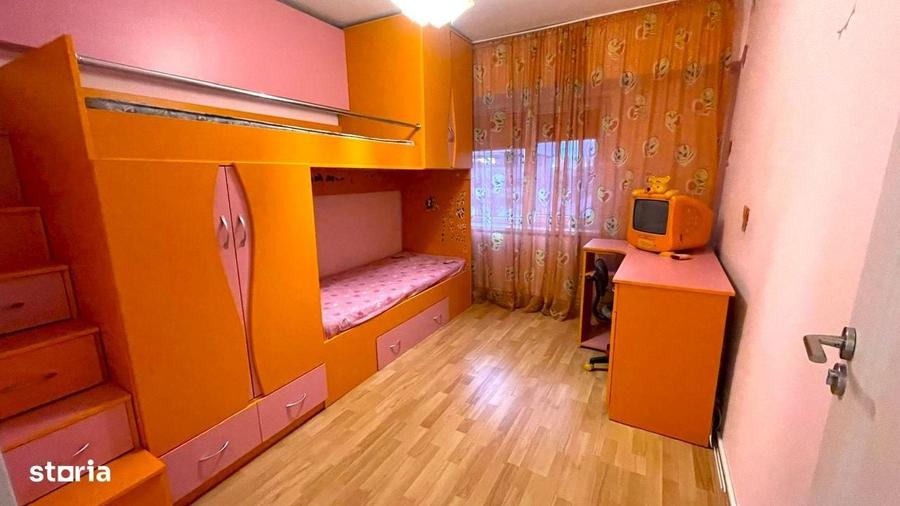 Apartament cu 4 camere decomandat în Central
