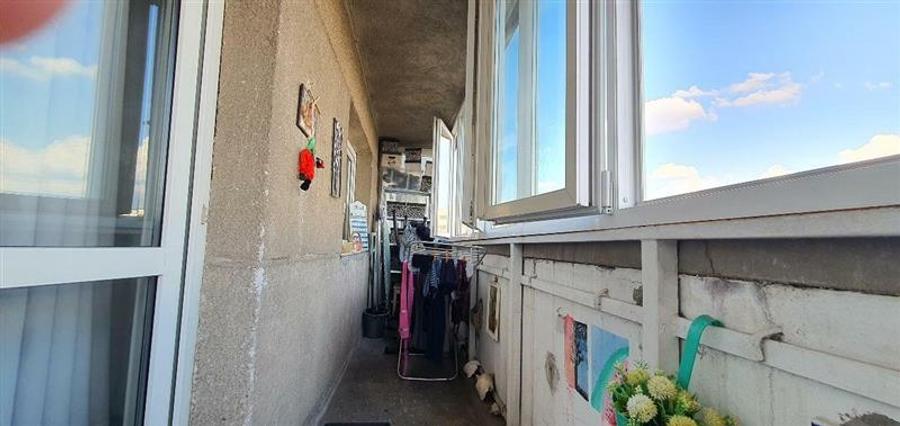 Apartament cu 3 camere semidecomandat în Dristor