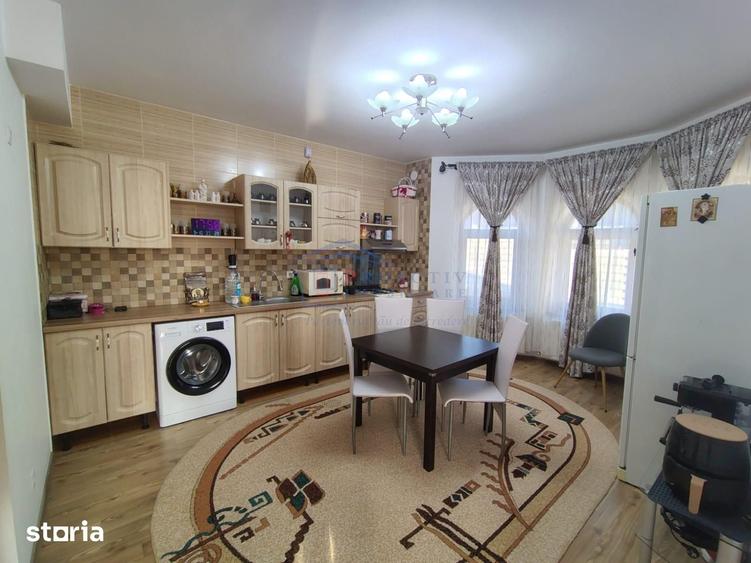 Casă cu 7 camere cu Teren 800 Mp în Șcheia