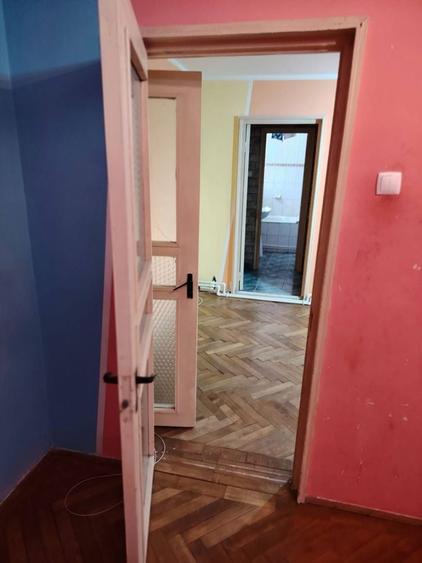 Apartament cu 3 camere semidecomandat în Micro 38