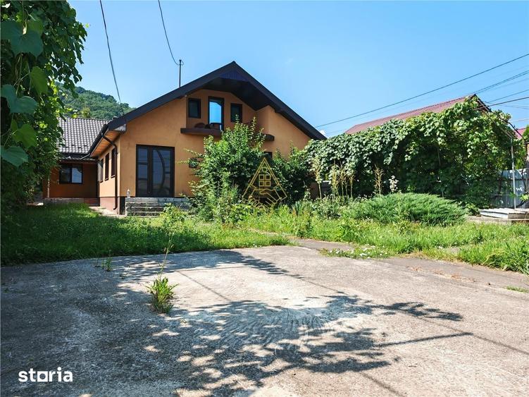 Casă cu 6 camere cu Teren 800 Mp în Gârleni