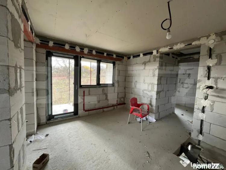 Casă cu 4 camere cu Teren 3000 Mp în Uriu