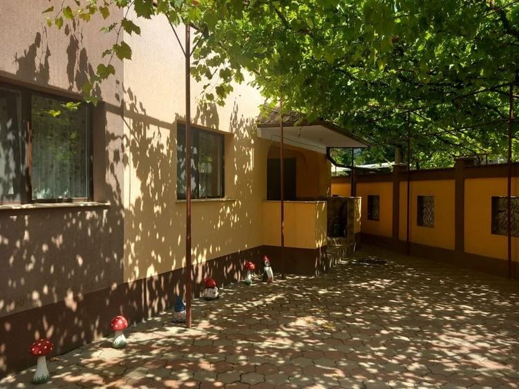 Casă cu 4 camere cu Teren 260 Mp în Central