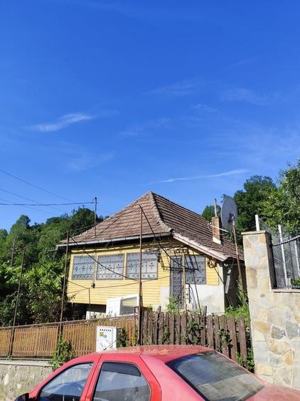 Casă cu 4 camere în Ghioșești