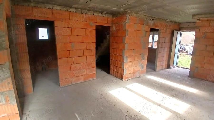 Casă cu 3 camere cu Teren 5581 Mp în Zorile
