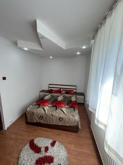 Apartament cu 3 camere decomandat în Exterior Vest
