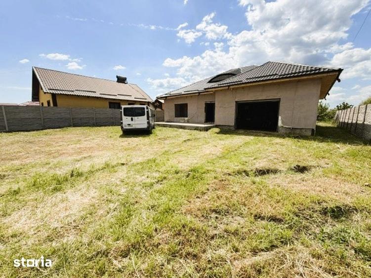 Casă cu 3 camere cu Teren 1188 Mp în Curtișoara