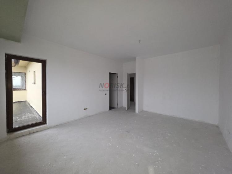 Apartament cu 4 camere semidecomandat în Pipera