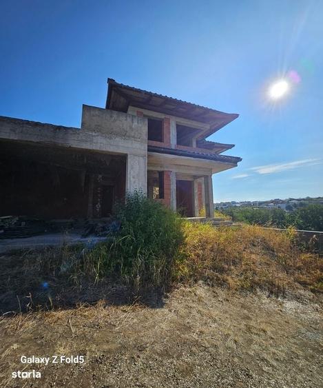 Casă cu 4 camere cu Teren 1400 Mp în Central