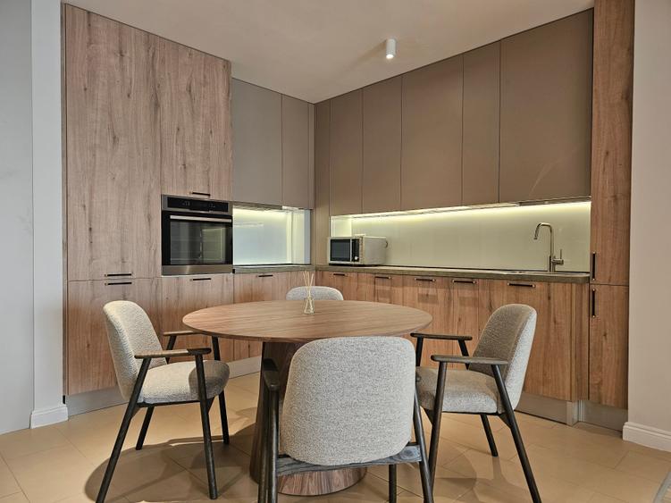 Apartament cu 3 camere semidecomandat, mobilat în Băneasa — fotografia 1