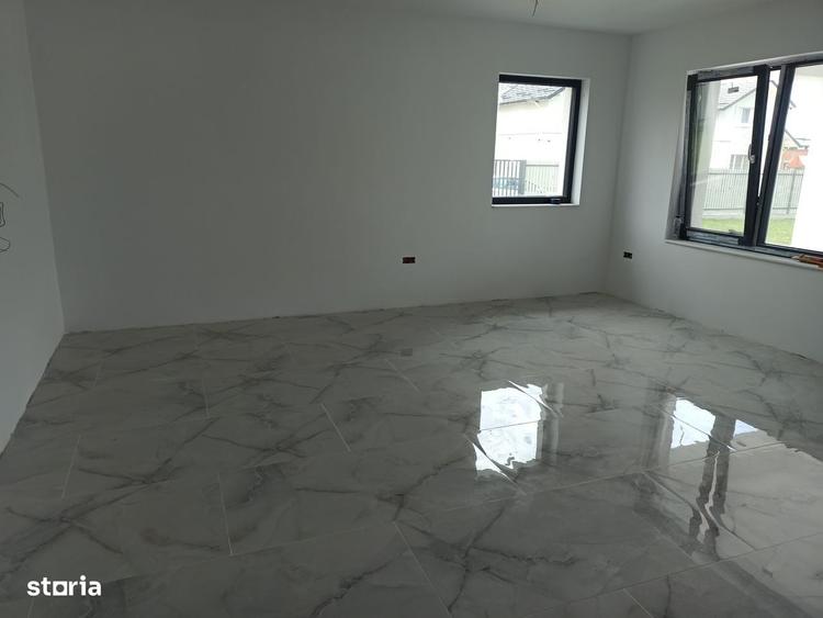 Casă cu 4 camere în Ștefănești