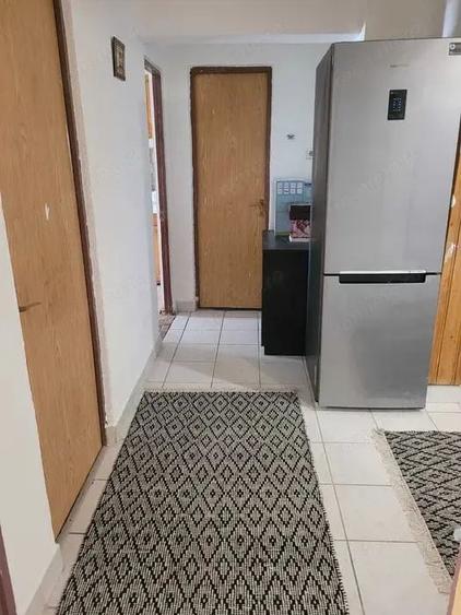 Apartament cu 4 camere decomandat în Est