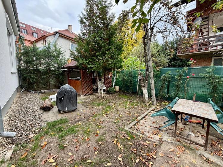 Casă individuală cu 3 camere cu Canalizare în Central