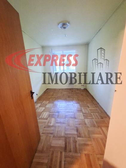 Apartament cu 4 camere semidecomandat în Titan