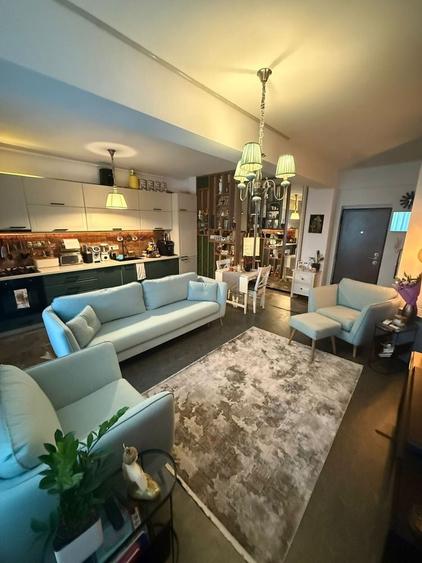 Apartament cu 2 camere semidecomandat în Eroii Revoluției