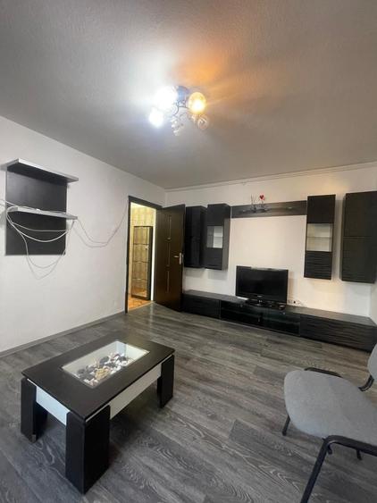 Apartament cu 2 camere semidecomandat în Berceni
