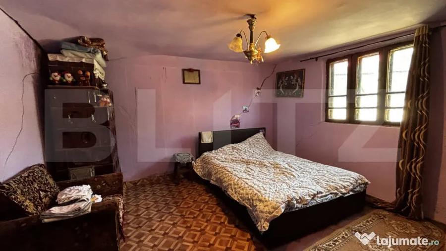 Casă cu 3 camere cu Teren 1427 Mp în Central
