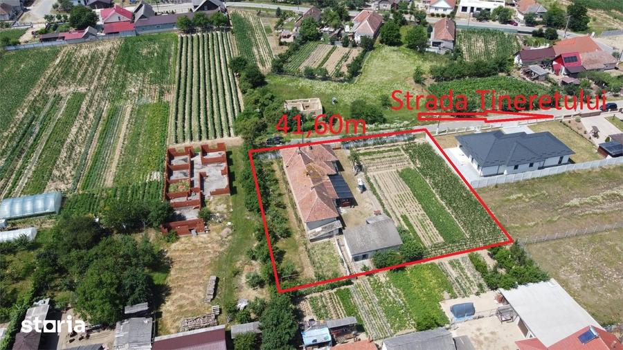 Casă cu 4 camere cu Teren 1656 Mp în Livada