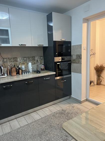 Apartament cu 3 camere decomandat în 13 Septembrie