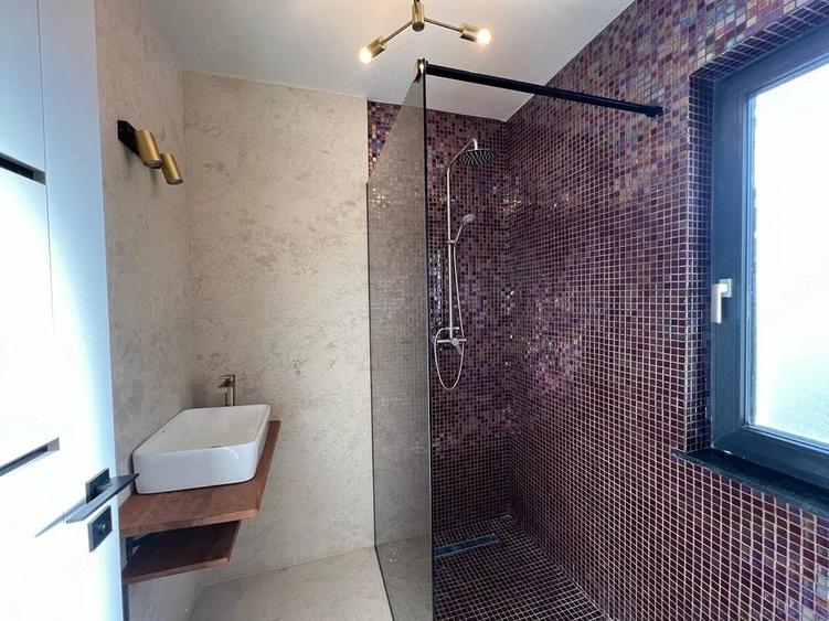 Casă cu 5 camere cu Teren 250 Mp în Central