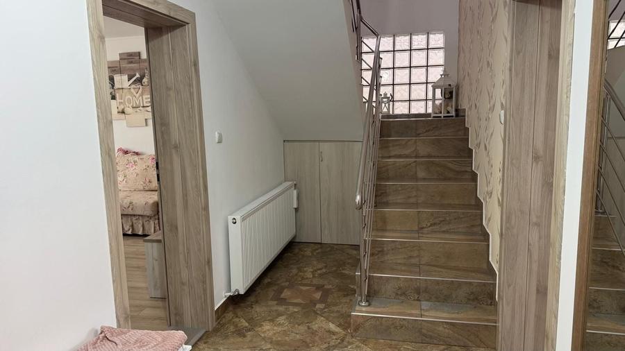 Casă individuală cu 7 camere cu Canalizare în Cordău