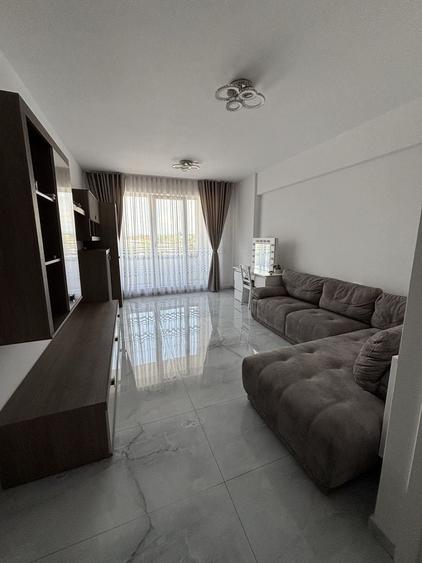 Apartament cu 3 camere decomandat în Micro 6