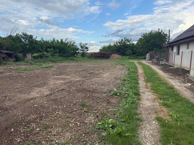 Teren Construcții intravilan de 2100 mp, în Fichitești