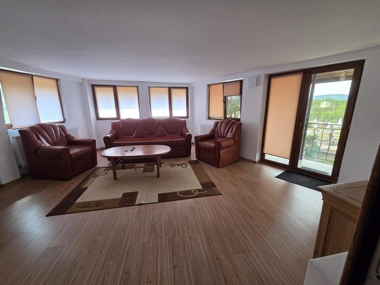 Casă cu 8 camere cu Teren 316 Mp în Central
