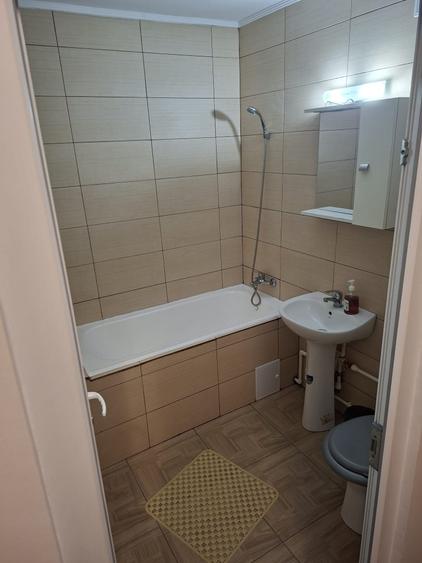Apartament cu 2 camere semidecomandat în Cuza Vodă