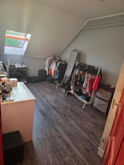 Apartament cu 3 camere în Vărșand