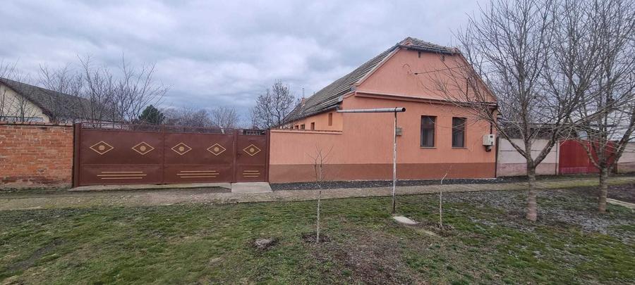 Casă cu 4 camere în Dudeștii Vechi