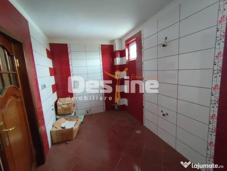 Casă cu 5 camere cu Teren 1508 Mp în Țânțăreni