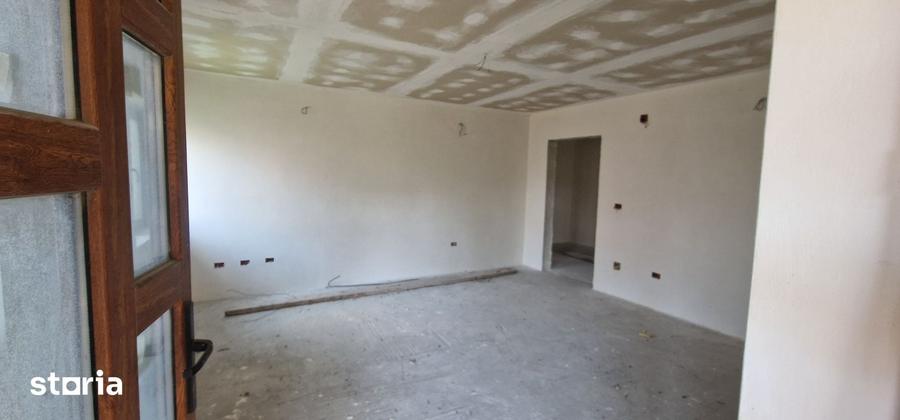 Casă cu 10 camere cu Teren 1860 Mp în Măgura