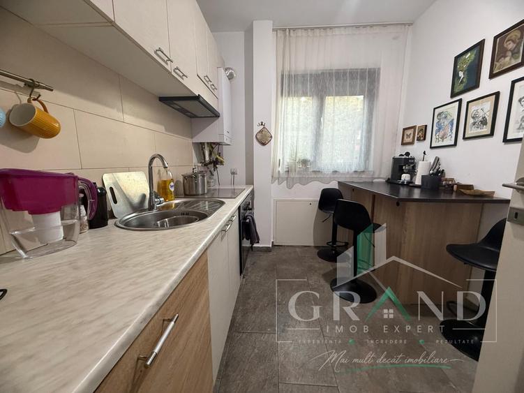 Apartament cu 3 camere semidecomandat, mobilat în Bună Ziua