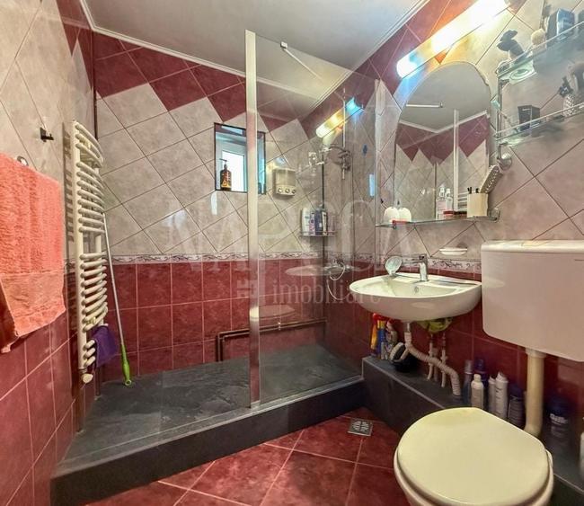Apartament cu 3 camere decomandat în Între Lacuri