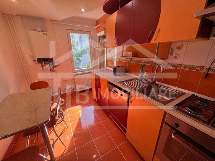 Apartament cu 3 camere decomandat în Cornișa
