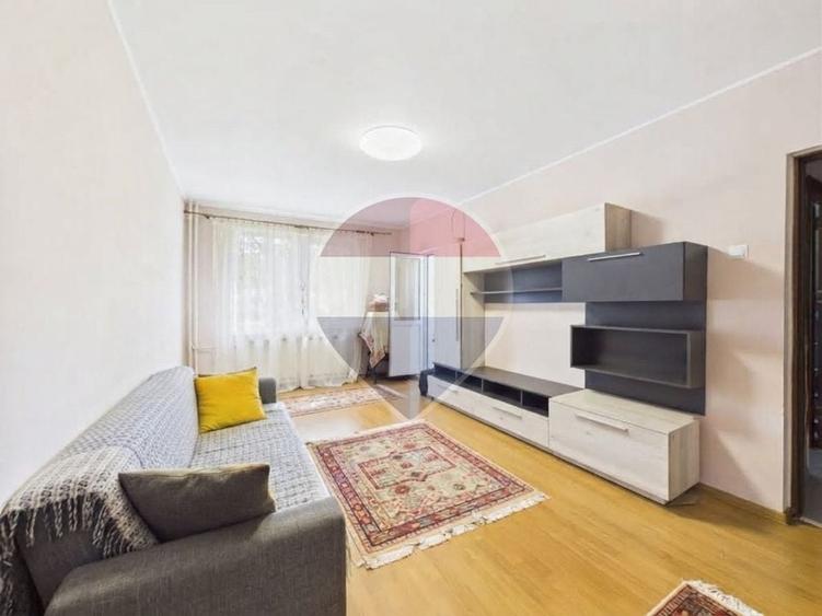 Apartament cu 3 camere decomandat, mobilat în Colentina