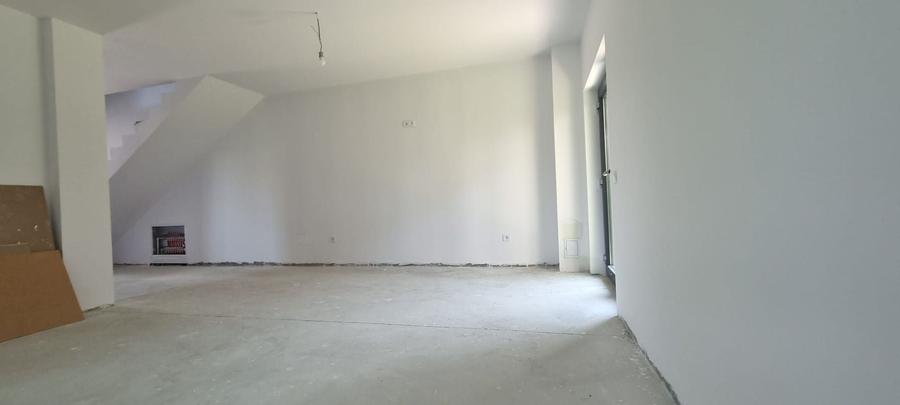 Casă individuală cu 4 camere cu Canalizare în Nord