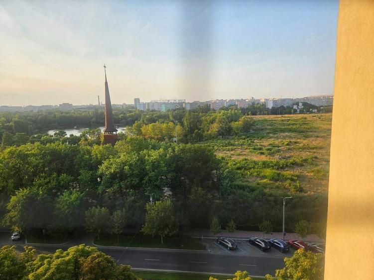 Apartament cu 3 camere semidecomandat în Titan