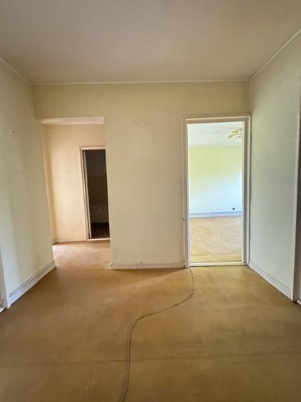 Apartament cu 3 camere decomandat, mobilat în Mioriței